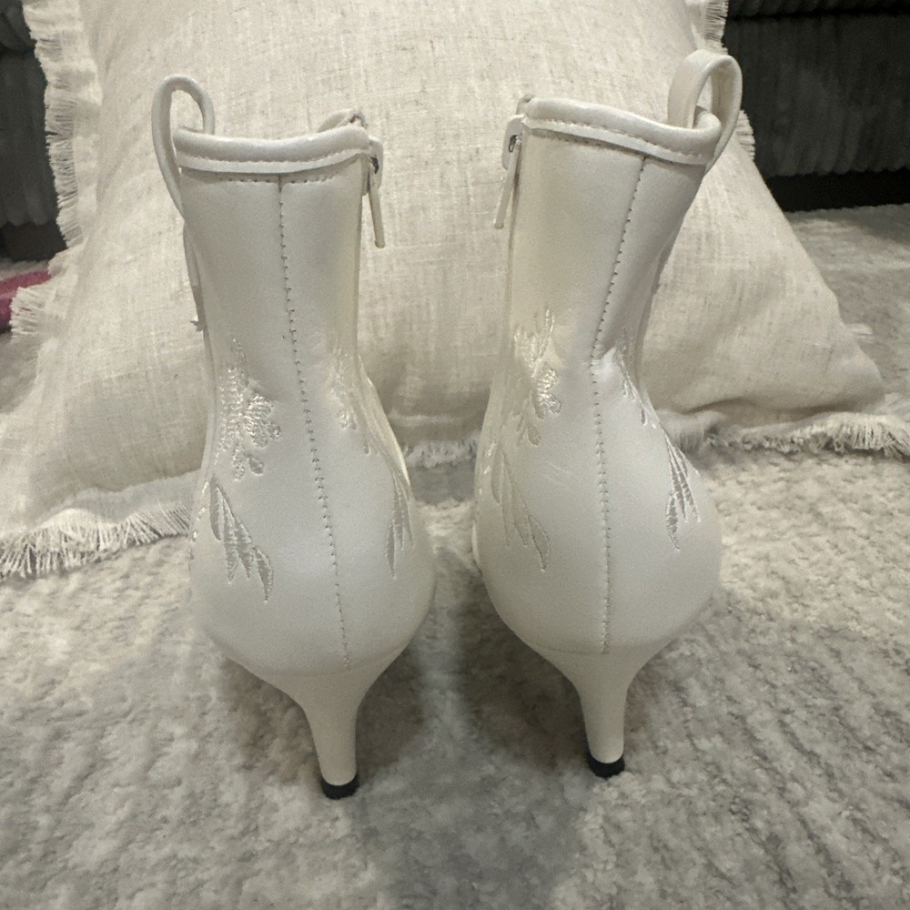 Cato Comfort Ankle Boots Rodeo Cowgirl Women's Size 7M White Embroidered Heeled - Picture 5 of 14